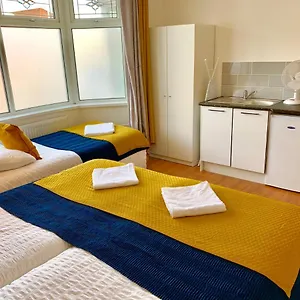 Apartment Spacious 2 Bedrooms 2 Baths With Garden And Parking, London