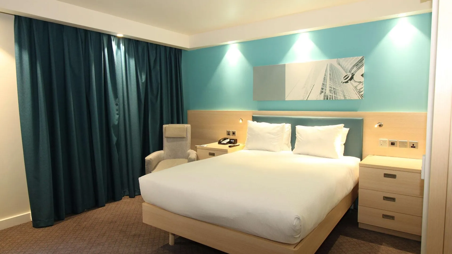 Hampton By Hilton London Docklands Hotel