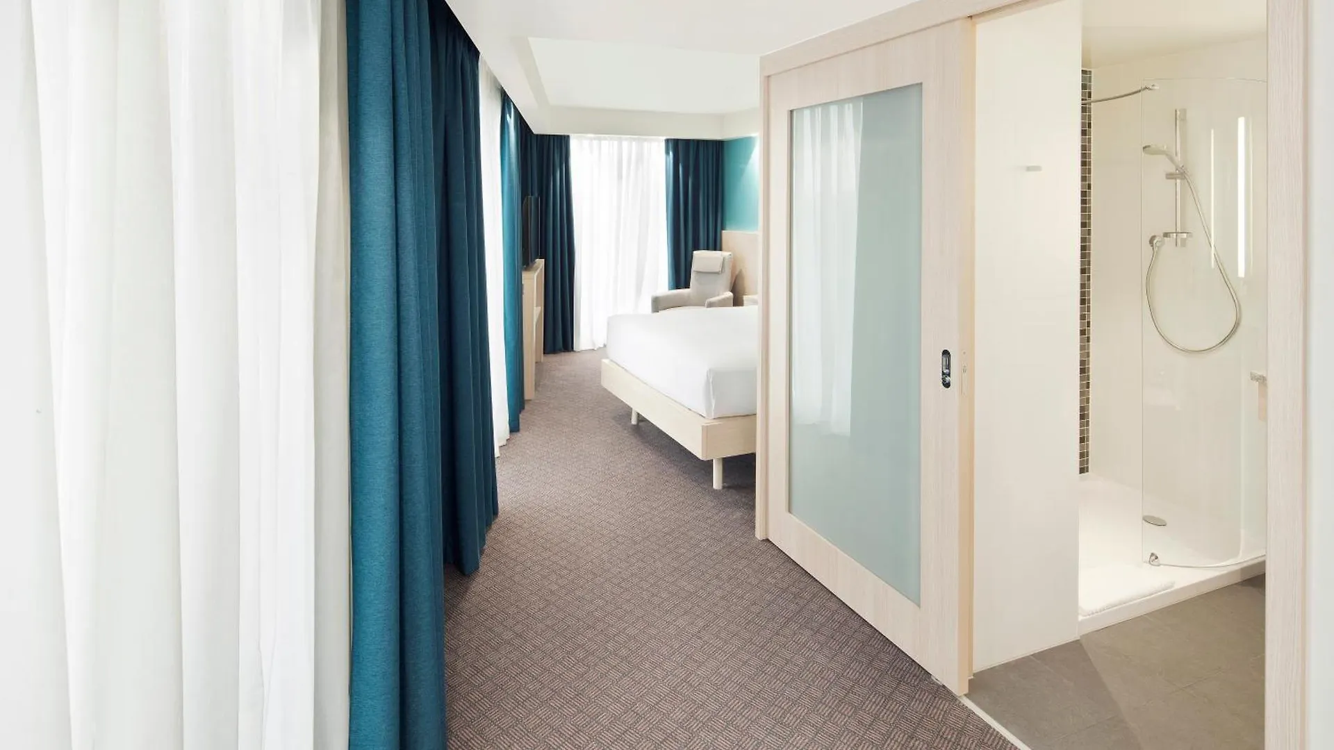 Hampton By Hilton London Docklands Hotel