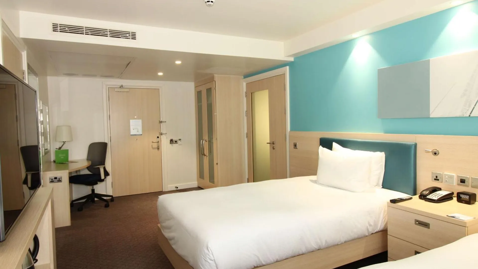 Hampton By Hilton London Docklands Hotel 3*,  United Kingdom