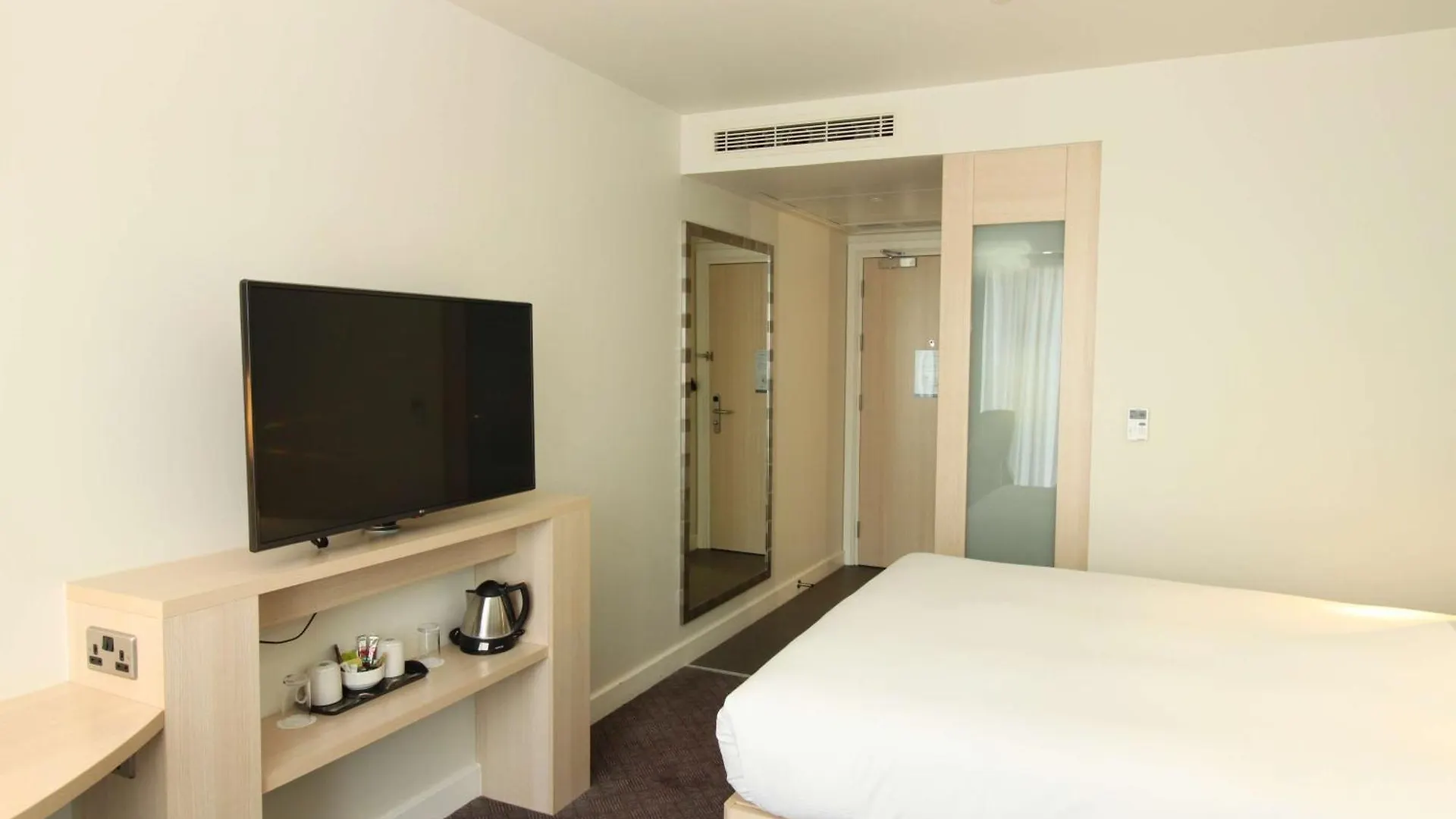 Hampton By Hilton London Docklands Hotel