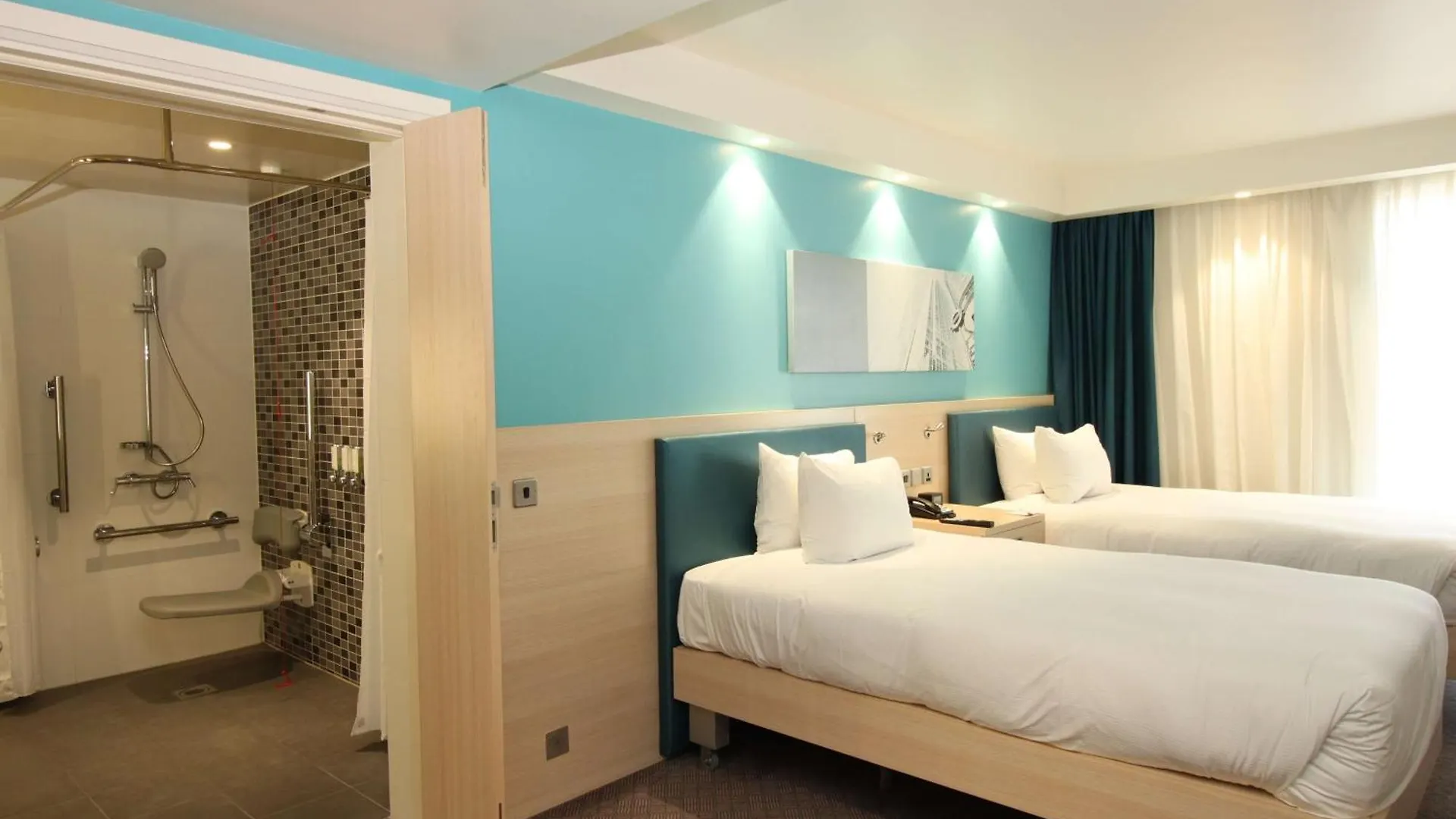 Hampton By Hilton London Docklands Hotel 3*,